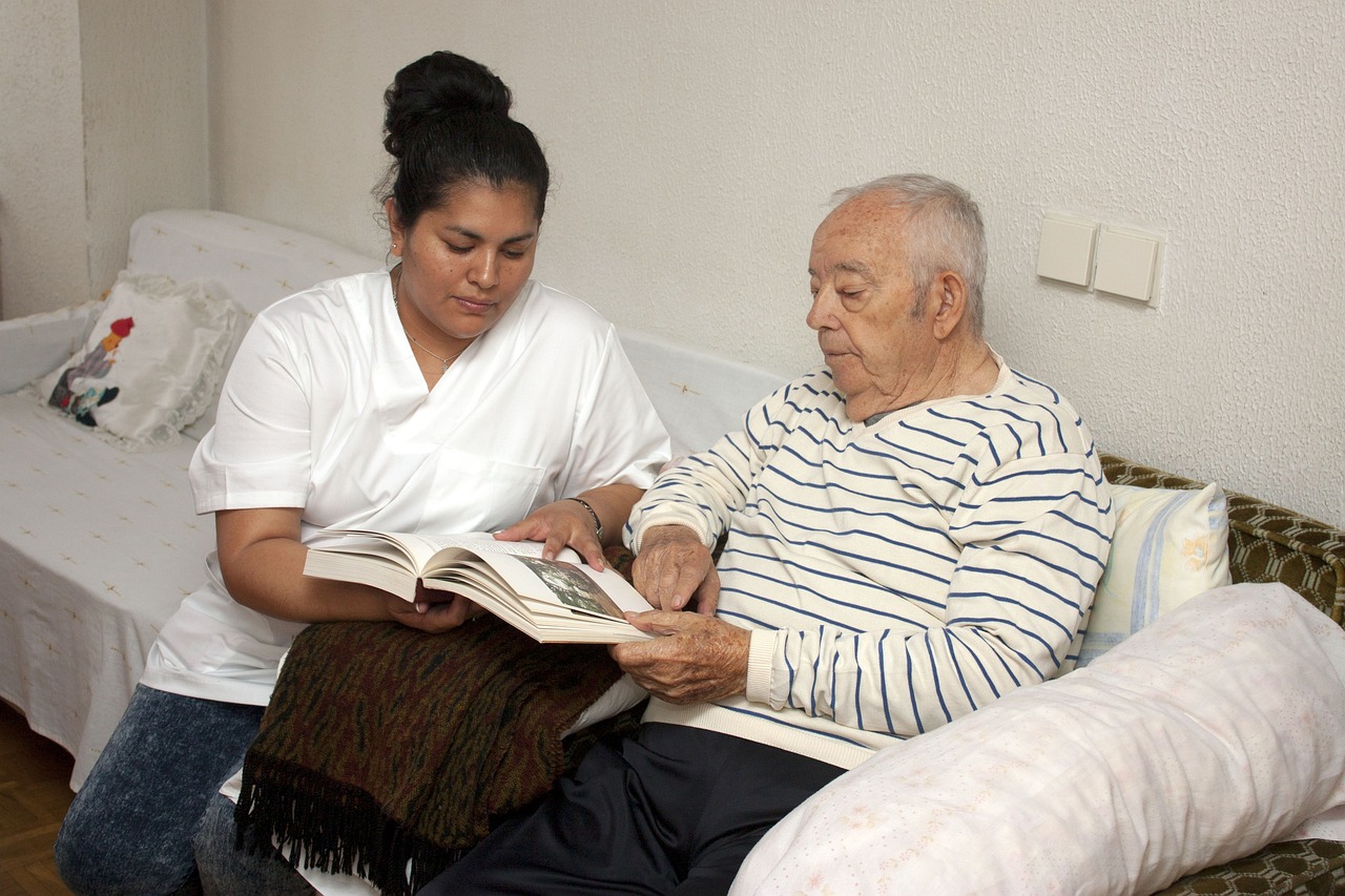 Alzheimer ve Demansla Mücadelede Teknolojinin Rolü: Yardımcı Cihazlar ve Uygulamalar